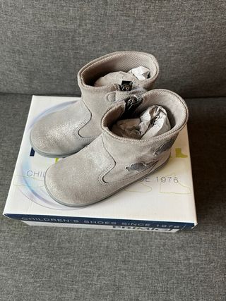 Botas grises Primigi niña talla 24
