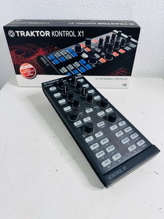 Traktor Kontrol X1 DJ Controller