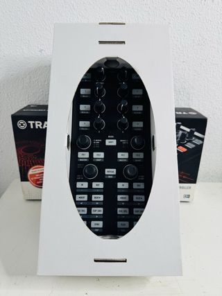 Traktor Kontrol X1 DJ Controller
