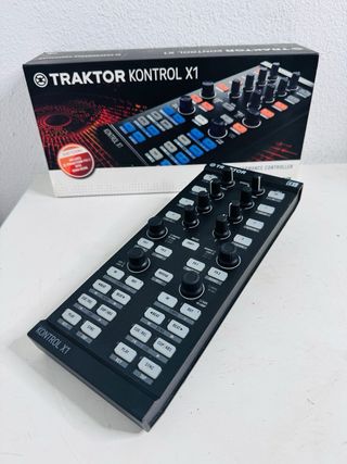 Traktor Kontrol X1 DJ Controller