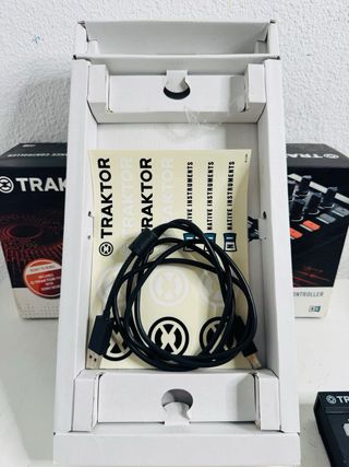 Traktor Kontrol X1 DJ Controller