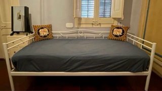 Cama estilo diván de metal