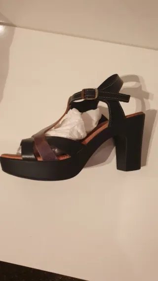 Zapatos cómodos negro y plateado