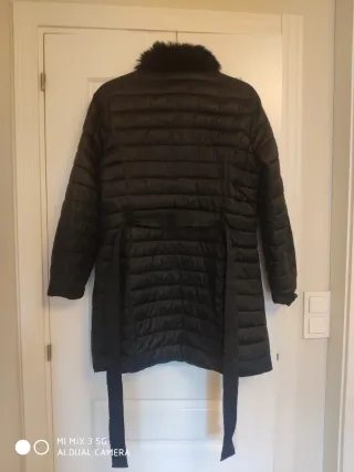 Abrigo plumífero mujer negro