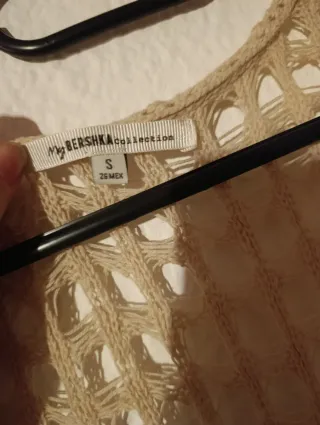 Chaleco de punto beige estilo ibicenco. Talla S.