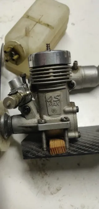 Motor  glow avión RC con depósito y hélice