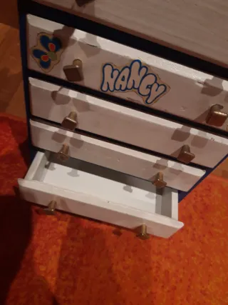 Cómoda Nancy de madera antigua