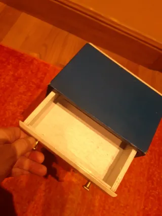 Cómoda Nancy de madera antigua