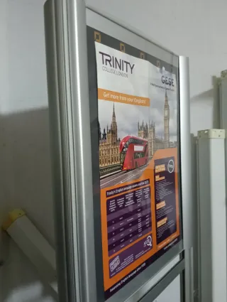 Mesas academia,estanterías, display