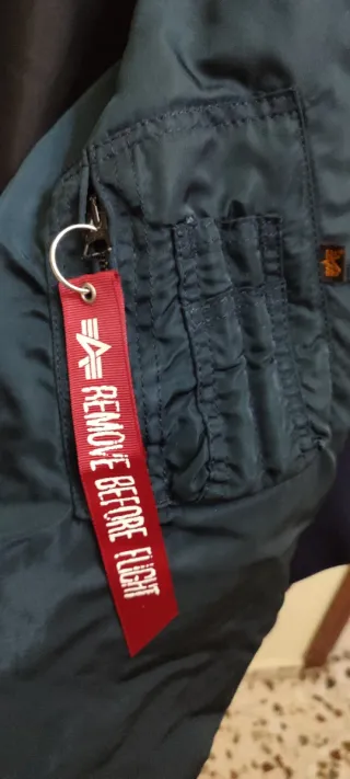 Banda roja Alpha Industries