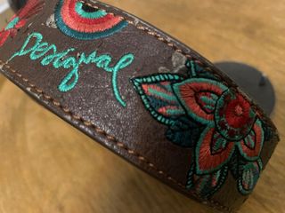 Cinturón Desigual bordado flores y círculos