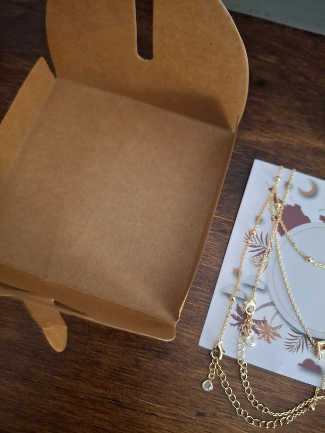 Collar letra P dorado