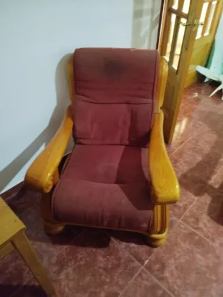 Sofá y 2 sillones de madera