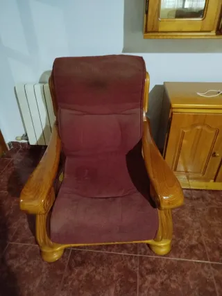 Sofá y 2 sillones de madera