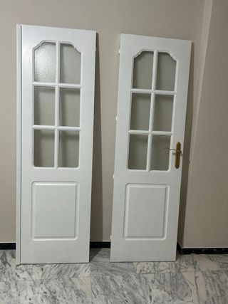 Puertas de madera lacadas en blanco