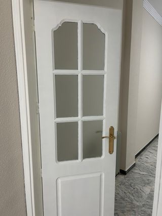 Puertas de madera lacadas en blanco