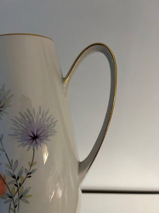 Cafetera de porcelana Porzelanit pintada a mano