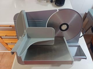 Trinchadora. Cortafiambres Eléctrico. DEMOKA