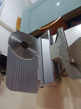 Trinchadora. Cortafiambres Eléctrico. DEMOKA