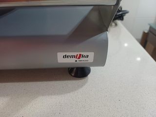 Trinchadora. Cortafiambres Eléctrico. DEMOKA