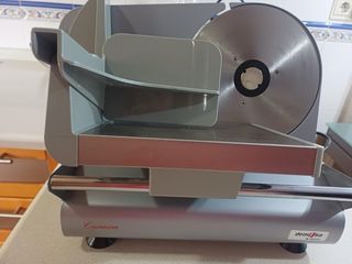 Trinchadora. Cortafiambres Eléctrico. DEMOKA