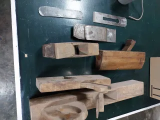 Lote de llaves y herramientas antiguas (70 obj)