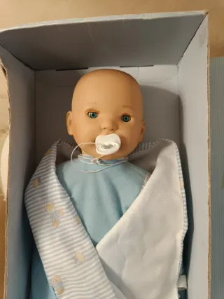 Muñeco Llorens con chupete y mantita