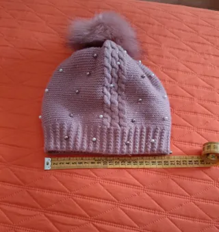 Cappello donna rosa con pompon e perle
