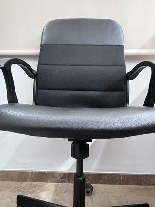 Silla de oficina negra