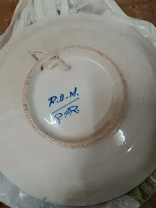 Platos de cerámica pintados a mano