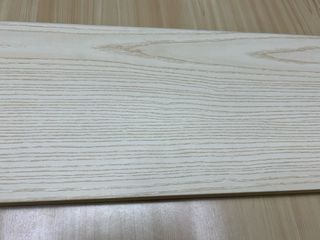 Mensola in legno chiaro