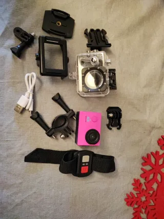 Videocamera sportiva subacquea rosa e nera