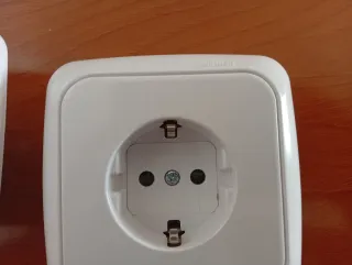 Lote de enchufes e interruptores simon