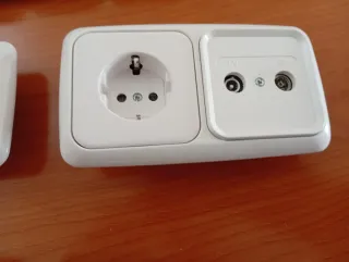 Lote de enchufes e interruptores simon