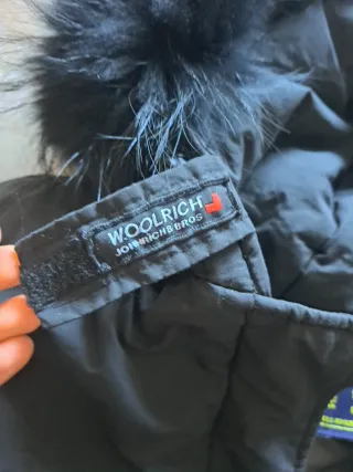 Cappotto Woolrich Nero con Cappuccio Pelliccia