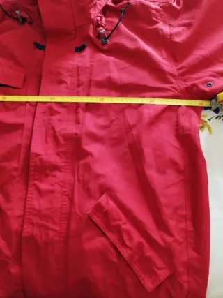 Chaqueta parka impermeable roja