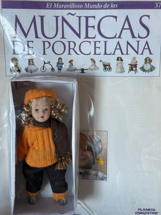 Piccole bambole in porcellana da collezione