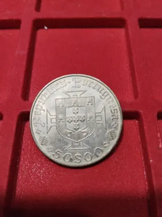 Moneda antigua con perfil