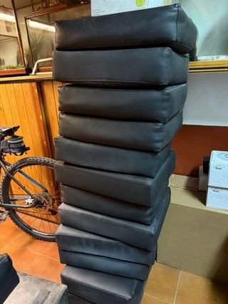 Banco largo tapizado.ideal para txoko/garaje/local