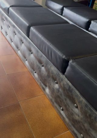 Banco largo tapizado.ideal para txoko/garaje/local