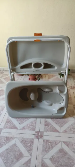 Cambiador con bañera para bebé