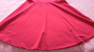 Vestido rojo con mangas abullonadas