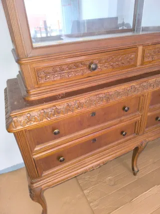 Vitrina madera maciza con cristal