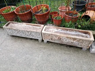 Jardinera de piedra tallada