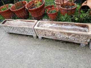 Jardinera de piedra tallada