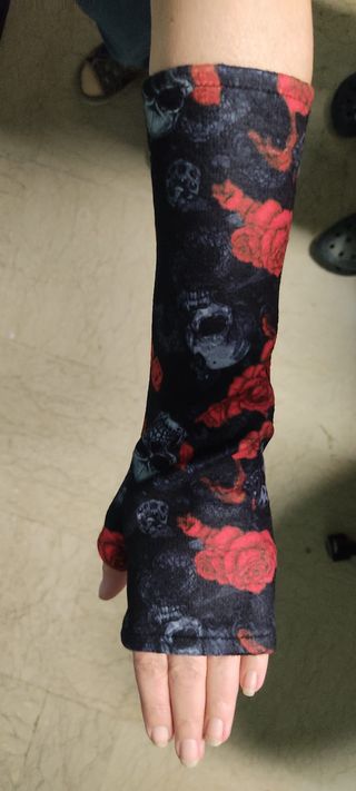 Guanti lunghi gotici teschi e rose