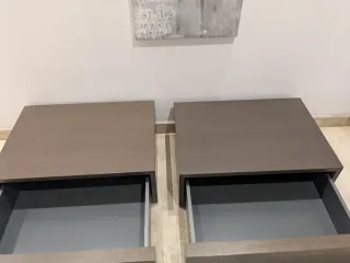 2 Mesitas de noche con cajón