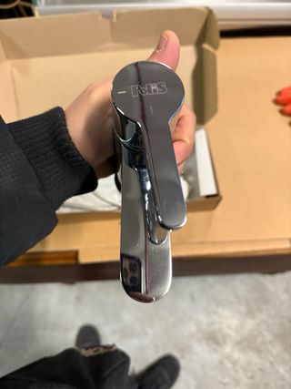 Rubinetto nuovo in metallo