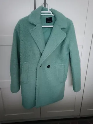 Abrigo Bershka rizado