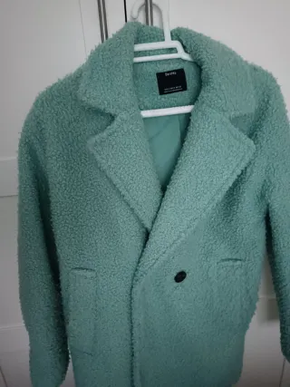 Abrigo Bershka rizado